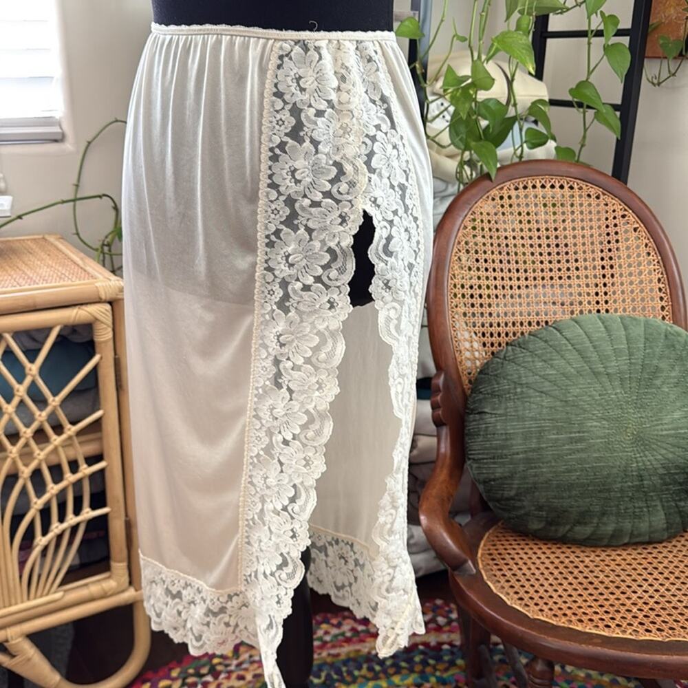 Vintage 70s Henson Kickernick Ivory Lace Trim High Slit Elastic Waist Half Slip
